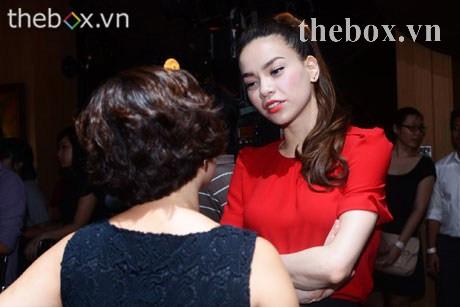 ho ngoc ha lam giam khao cuoc thi nhay quoc te cen 8269